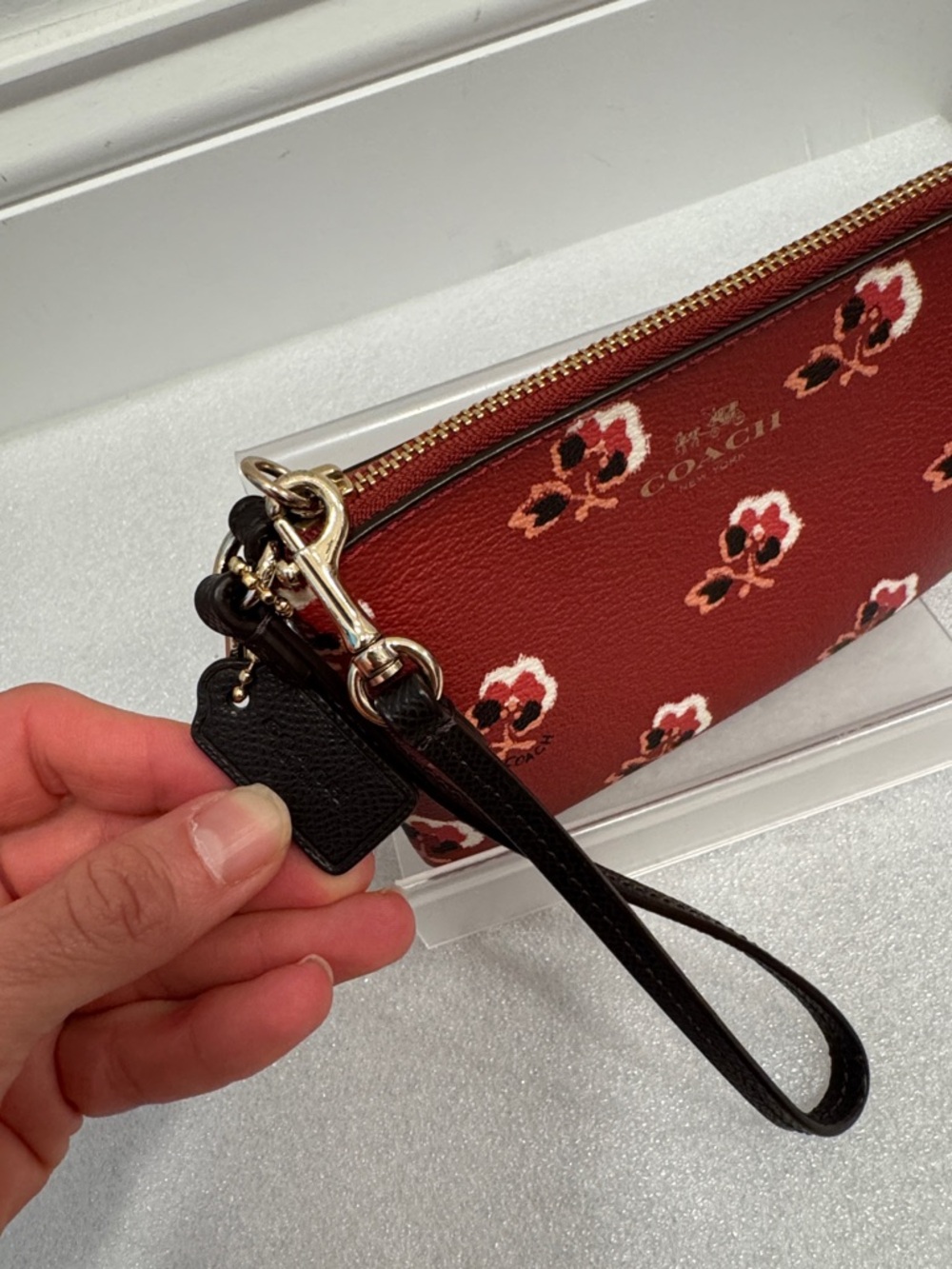 Coach Red Floral corner Zip Wristlet wallet with hangtag - Picture 2 of 6